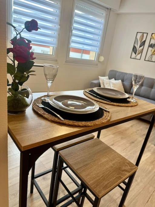 Appartement Neuf Entierement Equipe Proche Centre